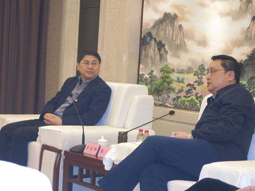 重慶銅梁區區委書記陳勇與我院國家高新區調研組專家親切會晤